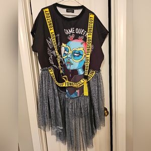 Tong Touy Game Queen Dress, Large